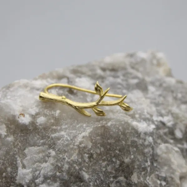 Feroce Climber oorbel links sieraden van L'Heure Dorée
